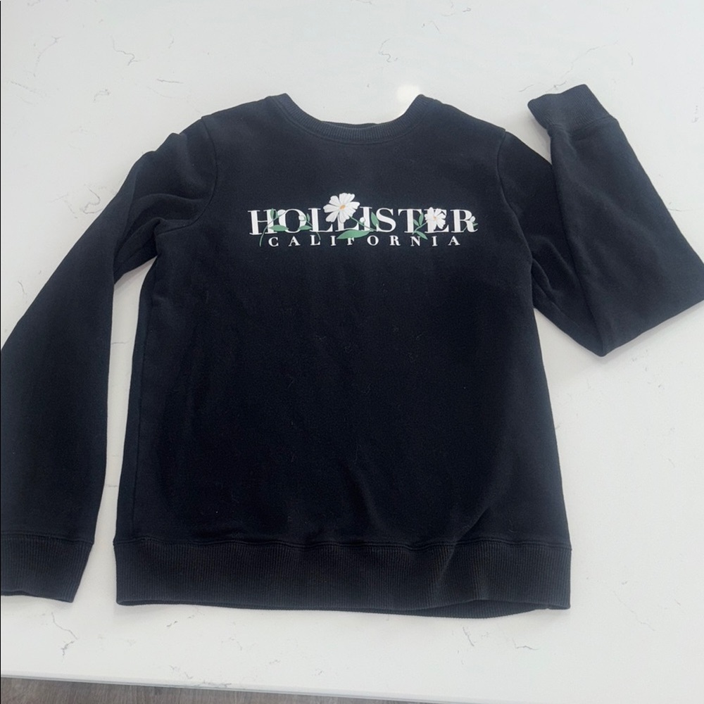 Hollister Black Logo Crewneck Sweatshirt – Women’s Size Small